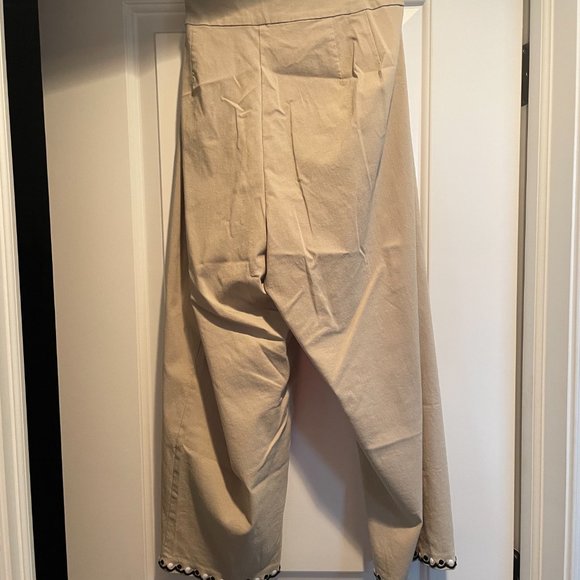 Women's Plus Size Tan Capri's - Picture 4 of 5